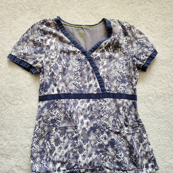 Womens Scrub Tops - Picture 6 of 9